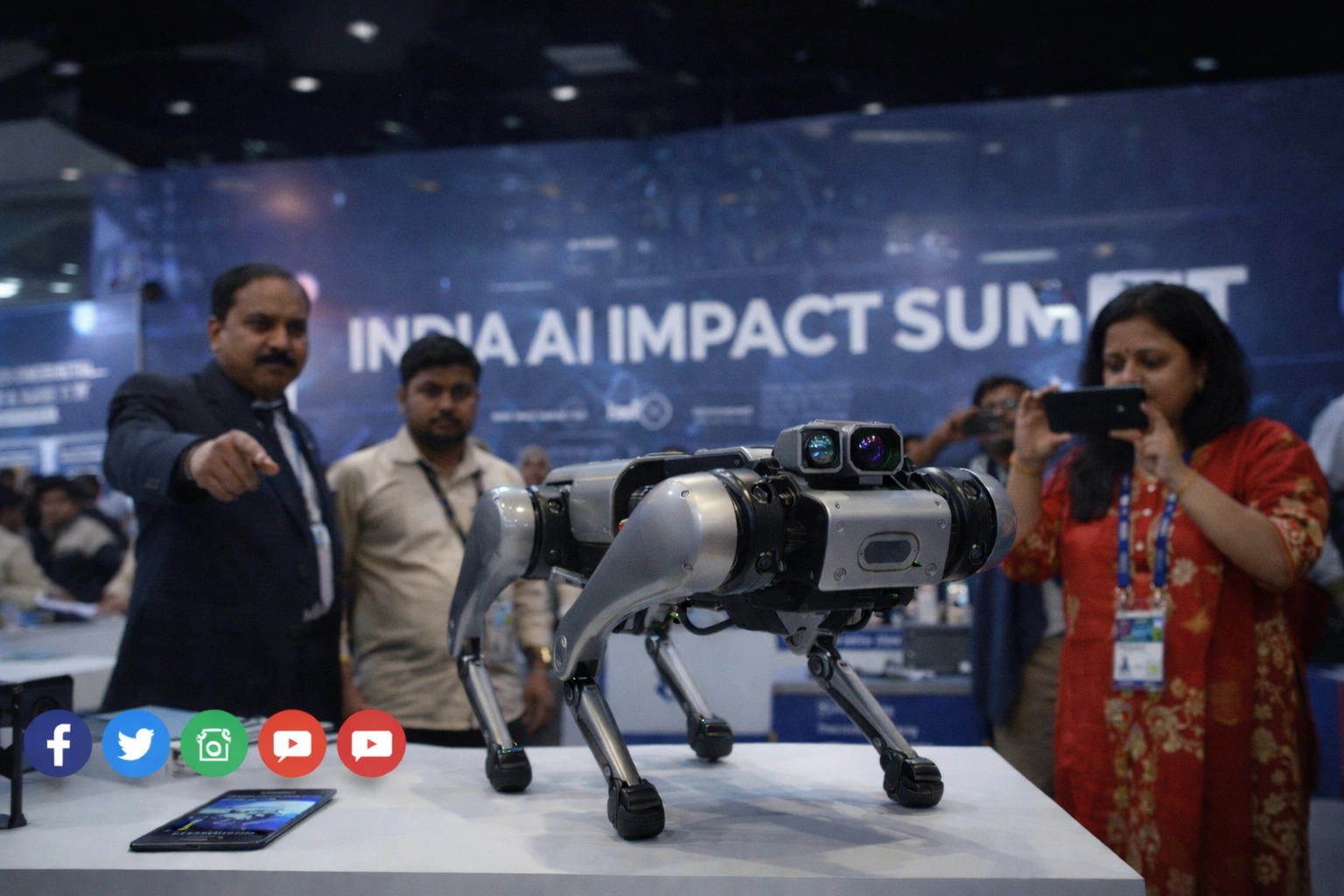 AI इम्पैक्ट समिट के दौरान प्रदर्शित रोबोट डॉग का दृश्य