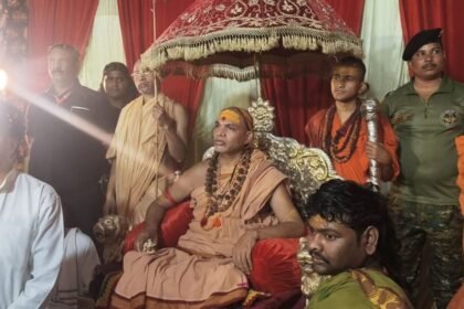 शंकराचार्य अविमुक्तेश्वरानंद ने सरकार और योगी पर साधा निशाना — गौ रक्षा और बटुकों के अपमान पर उठाए सवाल